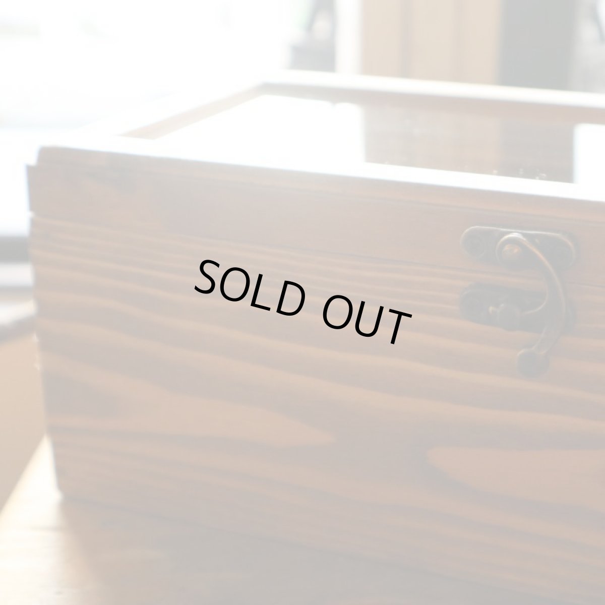 上部はガラスでできています